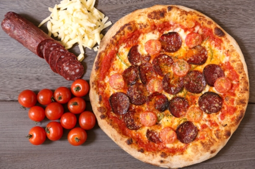 Salami pizza